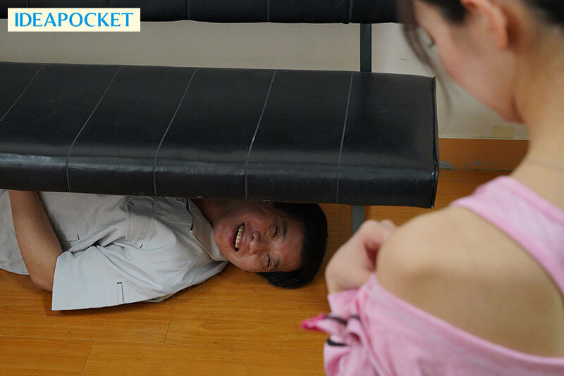 「足/脚」 パンストマニアの標的になった太もも美脚女教師 美脚すらり！...