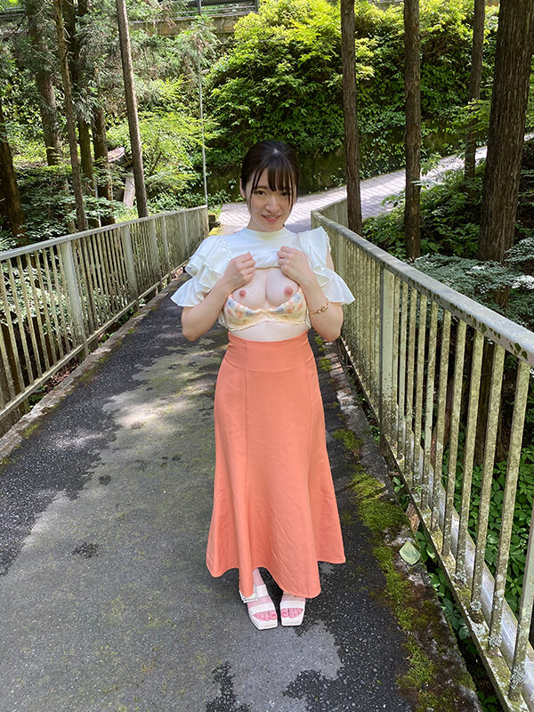 「足/脚」 放尿露出 露出した場所に記録を残すお漏らしマーキングデート...