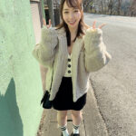 「足/脚」 潮吹き露出 指ズボ羞恥でセルフ潮をまき散らす笑顔娘とビチャビチャ絶頂デート 『FANZA』