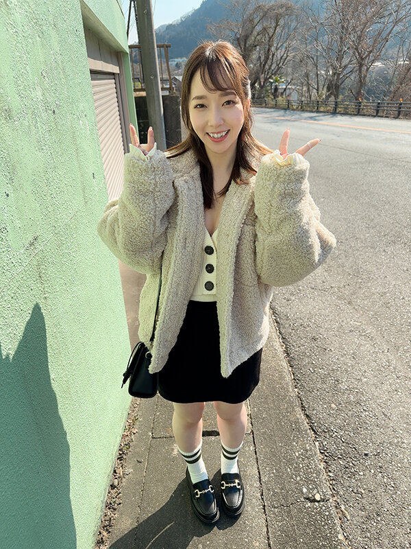 「足/脚」 潮吹き露出 指ズボ羞恥でセルフ潮をまき散らす笑顔娘とビチャ...