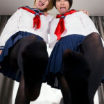 「足/脚」 【VR】メスガキ女子校生二人に足蹴にされるパンストM性感 『FANZA』