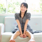 「足/脚」 押しに弱い自分を変えたくて自らAV応募 お願いされたら断れない…？？ 澄ました顔して性欲めっちゃ強いお人好しすぎるドMな現役女子大生DEBUT！！ 杉咲麦 『FANZA』