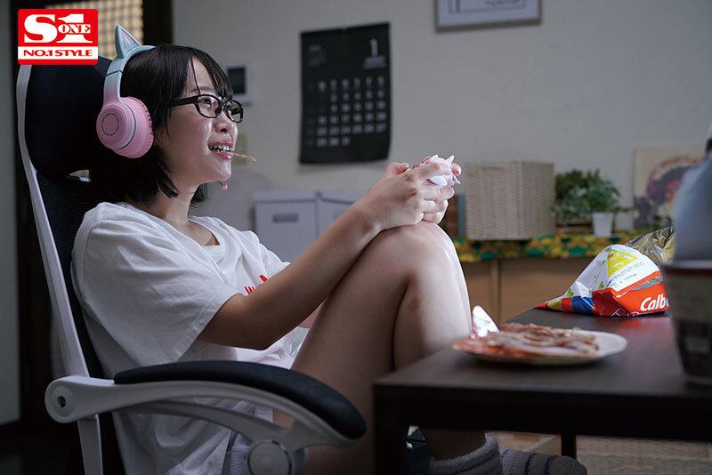 「足/脚」 引きこもりニート彼女のマ〇コを好き放題使ったら、一晩中犯●...