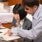 「足/脚」 オシッコ我慢中に無理やり巨根をねじ込まれ激ピス！快感に耐えきれず絶頂お漏らしする足腰ガクブル女子○生5 『FANZA』