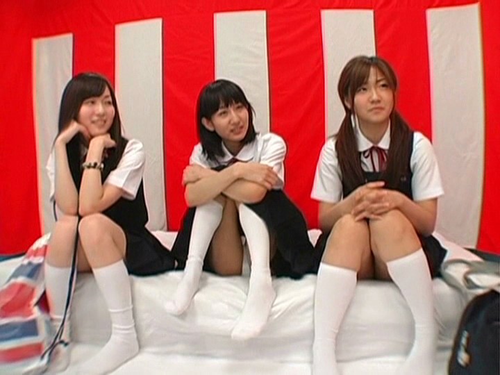 「足/脚」 修学旅行生 『FANZA』