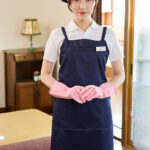 「足/脚」 「おはようございます。スマイルサービスです」業務中は何をされても常に笑顔の、顧客満足度最高水準家事代行サービスに密着 森沢さん業界歴3年 森沢かな 『FANZA』