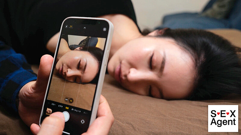 「足/脚」 潮吹きする度、ザーメンごっくん 精飲顔マニアに拉致監禁され...