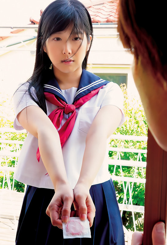 「足/脚」 親から盗んだコンドームは1つだけ…初めてできた彼女と一度の...