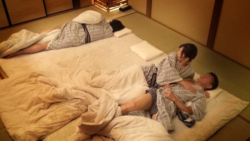 「足/脚」 一般男女モニタリングAV 温泉旅行中の仲良し3人家族限定 ...