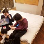 「足/脚」 一般男女モニタリングAV 1発10万円！放課後の連続射精クラブここに発足！渋谷で声をかけた女子○生と応募で集めた童貞おじさんがラブホテルで初対面の即ナマ性交！性欲の溜まった絶倫童貞チ○ポを腰振り騎乗位で完全筆おろし！キツキツオマ○コへの射精は1発では収まるわけ… 『FANZA』