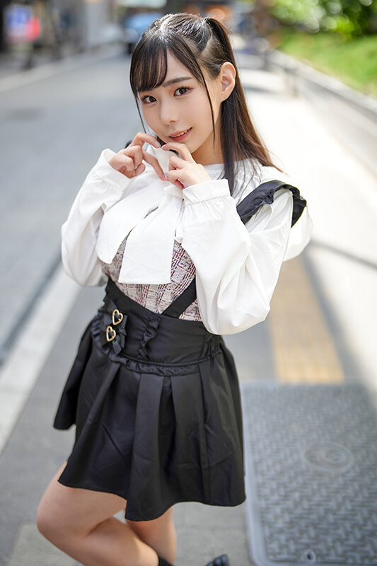 「足/脚」 ガールズバーで持ち帰り！Mカップ やらかし系元グラドルのお...