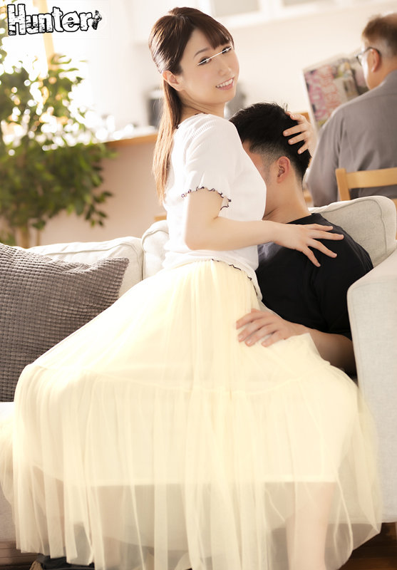 「足/脚」 義妹がロングスカートの中でこっそり即ハメ要求！親の目の前で...