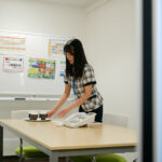 「足/脚」 勤務中でも即ヌキしてくれる都合の良い同僚。 股ゆる女子社員は精子ごっくんが好き 総務課 麻矢 23歳 夏白麻矢 『FANZA』