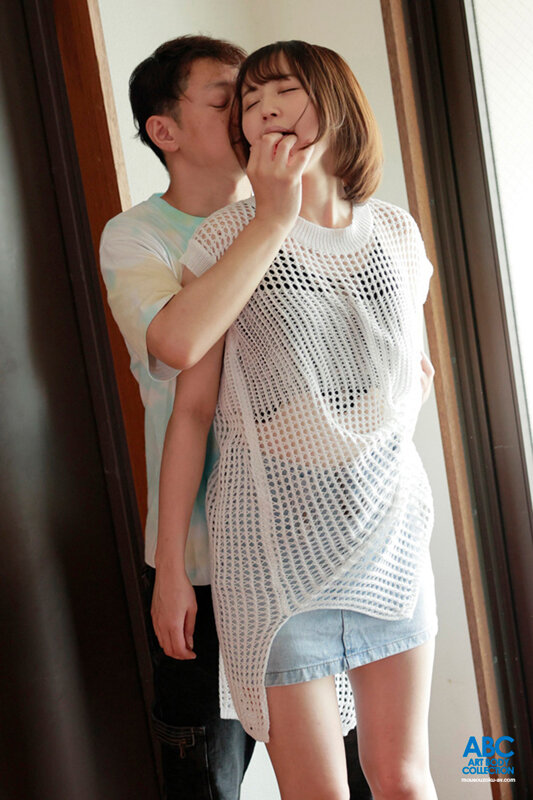 「足/脚」 呼べばすぐ来るドMッ娘！喉奥イラマチオで感じる中出し3本番...