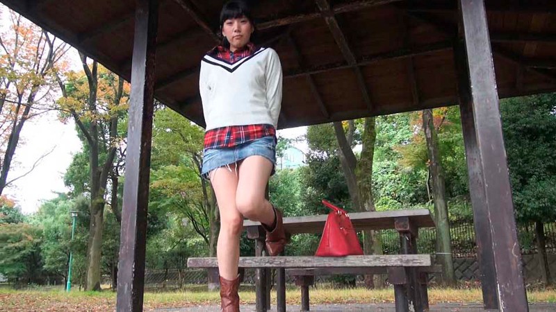 「足/脚」 学校に内緒で受精中出しバイト 18歳桜○林○学1年保奈美ち...