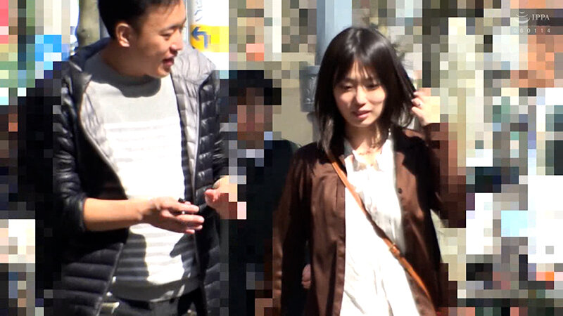 「足/脚」 不倫についてのアンケートに協力してくれた若妻さんは結婚1年...