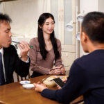 「足/脚」 夫とのセックスに不満がある私は、夫の兄、そして弟とも関係を持ってしまった…。 小松杏 『FANZA』