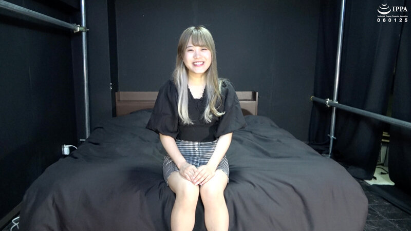 「足/脚」 「私服くすぐり調査！ とにかくくすぐったがりな麻衣奈ちゃん...