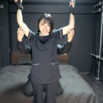 「足/脚」 「エステ服のお姉さんを両腕吊り拘束でくすぐりまくり！」WAKA-056 菊池はる 2 『FANZA』