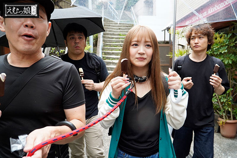 「足/脚」 ブス！と罵られると大興奮するド変態マゾ発掘。親父の濃厚精子...