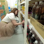 「足/脚」 マナミ スーパーで買い物中の奥様をナンパしてみた。 『FANZA』