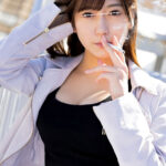 「足/脚」 「私がシテあげよっか？」いつも外でタバコをふかしている隣のお姉さんと目が合う。童貞のボクには難度高すぎ！でもボクがフラれて落ち込んで帰ったら 『FANZA』