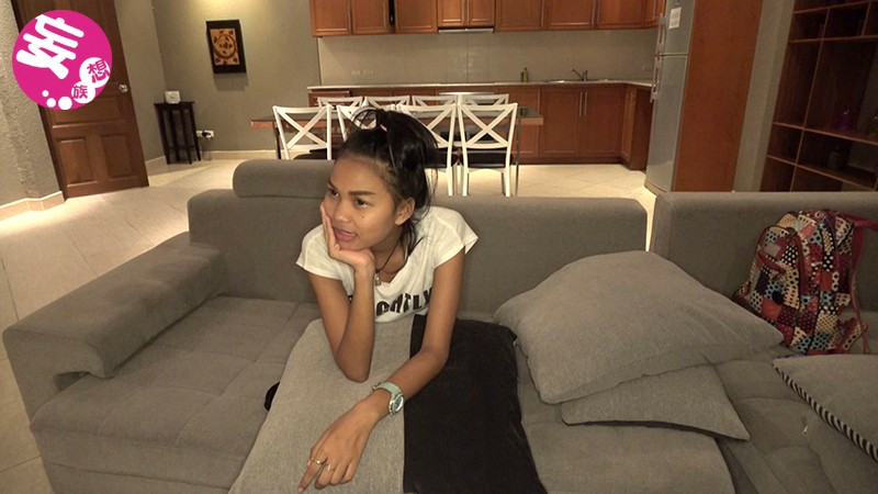 「足/脚」 手足のすらっとした健康的褐色スレンダーなタイ少女に会いにバ...