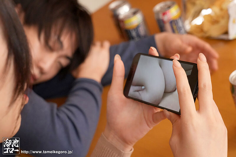 「足/脚」 カノジョ以外の巨乳で浮気しまくっていたら彼女のお母さんがブ...