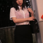 「足/脚」 台風運休で泊めてあげた巨乳の同僚…貸した妹の服（極小）からのこぼれ下乳に我慢できず夜が明けるまで交尾漬けした。 さつき芽衣 『FANZA』