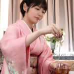 「足/脚」 新人 あの有名俳優も足繁く通う会員制の六本木某高級クラブで働くおじさん大好き若ママが着物を脱いでAVデビュー！ 桐山ここみ 『FANZA』