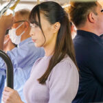 「足/脚」 満員バスで固定バイブ痴●されガニ股で尻を痙攣させながらイキ続ける女 『FANZA』