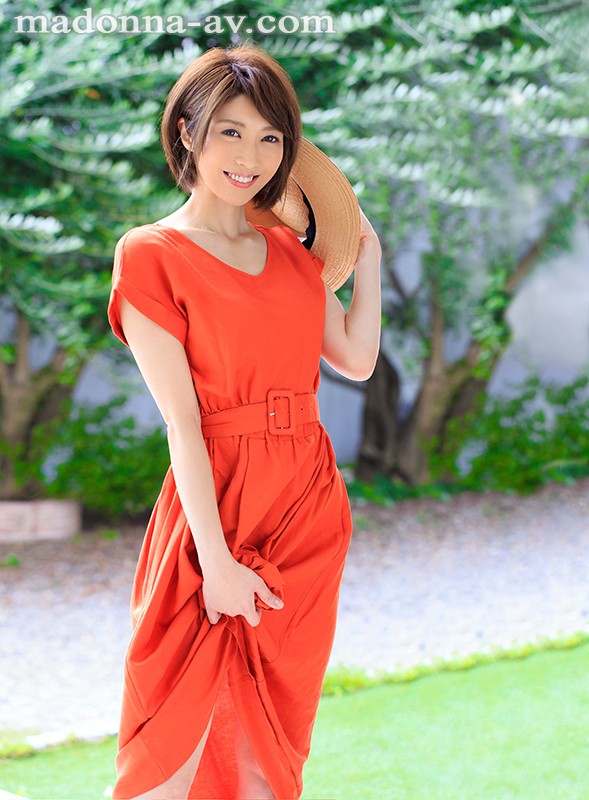 「足/脚」 元レースクイーンの人妻 和泉藍 32歳 AVDebut！！...