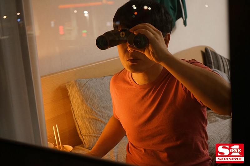 「足/脚」 憧れの隣人の美脚お姉さんを覗き見して5日目、とうとうバレて...