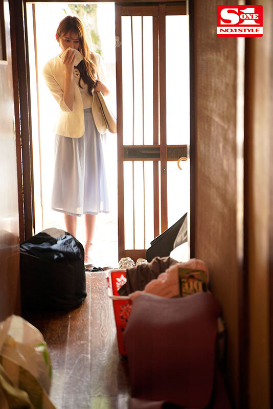 「足/脚」 もう何十年もセックスと無縁の飢えた性獣オヤジがいるゴミ屋敷...