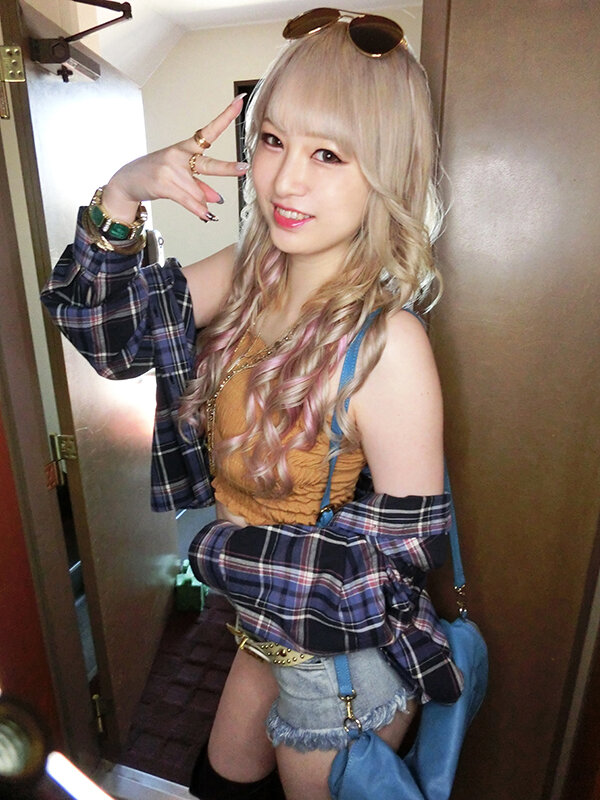 「足/脚」 巨乳エロ白ギャル潮吹きビッチ生SEX 浜辺みさと 『FAN...