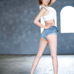 「足/脚」 芸能人深夜のアイドルグループ臼井リカAV解禁！ 『FANZA』