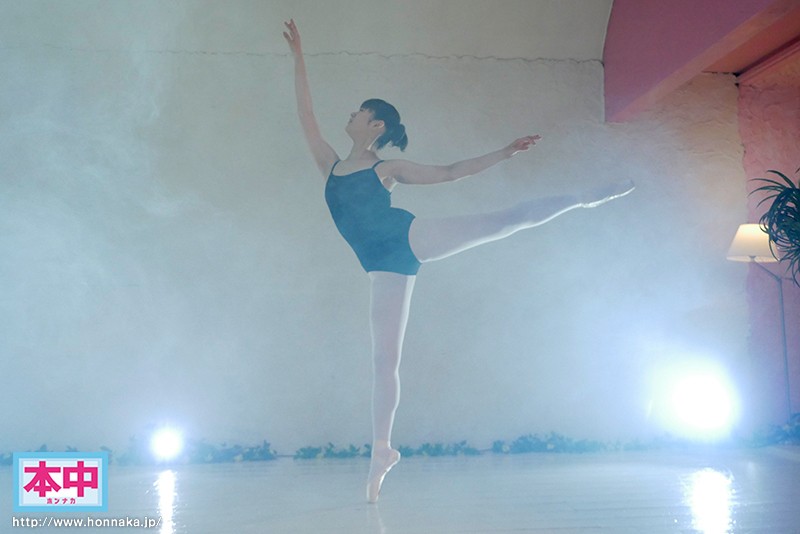 「足/脚」 現役女子大生バレリーナ初めてのナマ中出し 野々宮すず 『F...