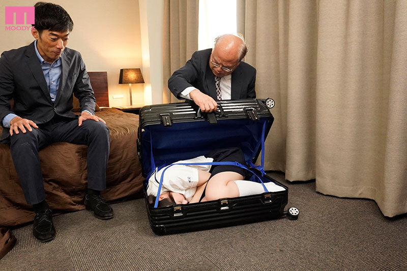 「足/脚」 薬で眠らせた娘を異常絶倫のオヤジ達に売ってます。 （1時間...