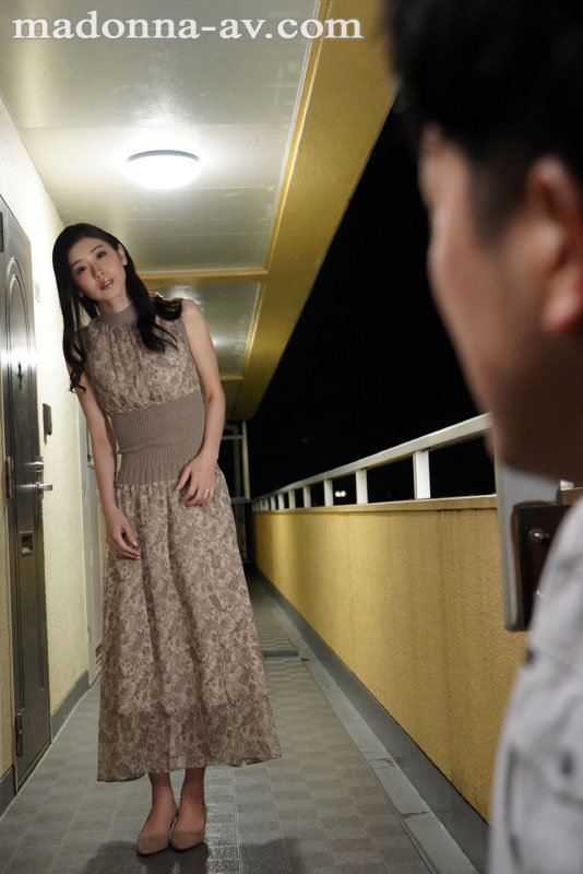 「足/脚」 真夏の夜に帰宅、鍵を無くして隣人妻の家に泊まる流れに…。 ...