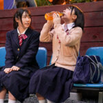 「足/脚」 野ション女子○生連鎖開脚拘束おしっこ噴射3友達の顔におしっこぶっかける黒髪美少女 由良かな 『FANZA』