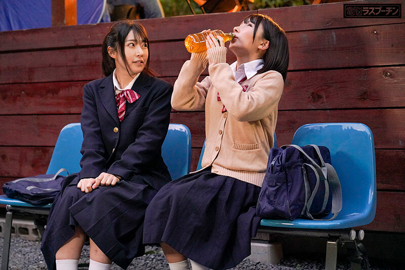 「足/脚」 野ション女子○生連鎖開脚拘束おしっこ噴射3友達の顔におしっ...