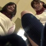 「足/脚」 女子校生の紺のハイソックスで 『FANZA』