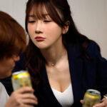 「足/脚」 女上司と部下ほろ酔い相部屋飲み会を隠し撮り「私ってそんな魅力ないかな…」愚痴を溢した巨乳女上司は甘え声で誘惑し年下硬チ●ポを何度も求め不倫中出しに狂った 『FANZA』