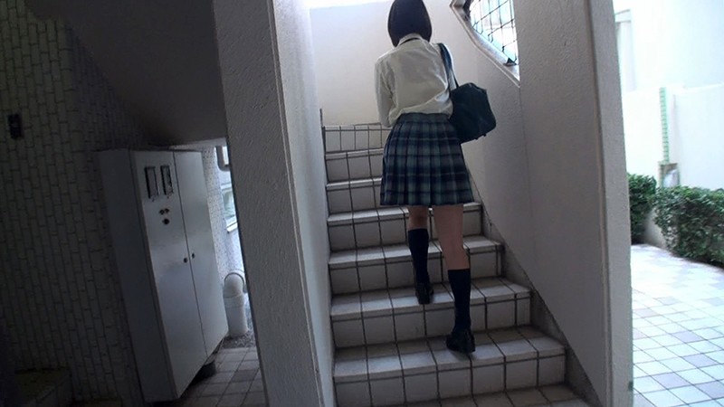 「足/脚」 階段女子校生 サテン系つるつるパンツ女子校生を覗き倒す編 ...