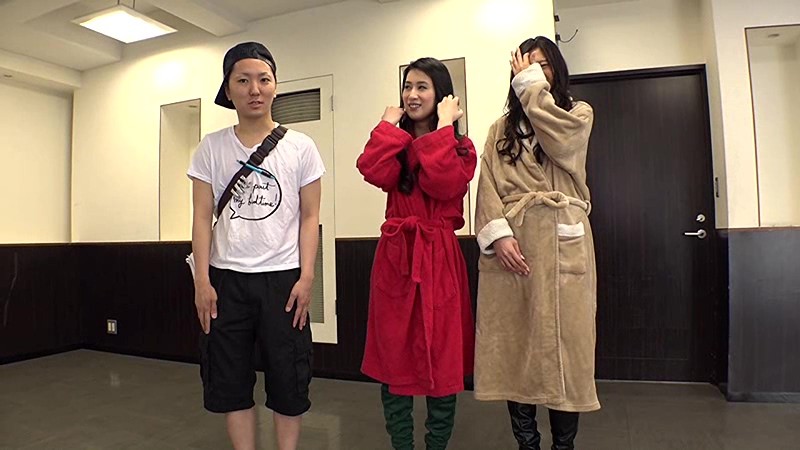 「足/脚」 M男撮影の裏側 全裸金蹴り＆電気あんま ～練習台はスタッフ...