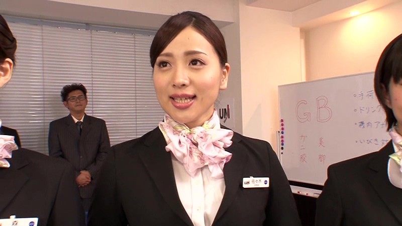 「足/脚」 品格のあるキャビンアテンダントの美脚ガニ股研修 お客様のた...