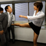 「足/脚」 超・美脚のドSなデカい女上司に犯●れてみたい…？どっぱどっぱ おしっこ・唾液・潮・まん汁 体液飲まされながら男潮吹きメスイキFUCKが超ヤバい！！ 花宮きょうこ 『FANZA』