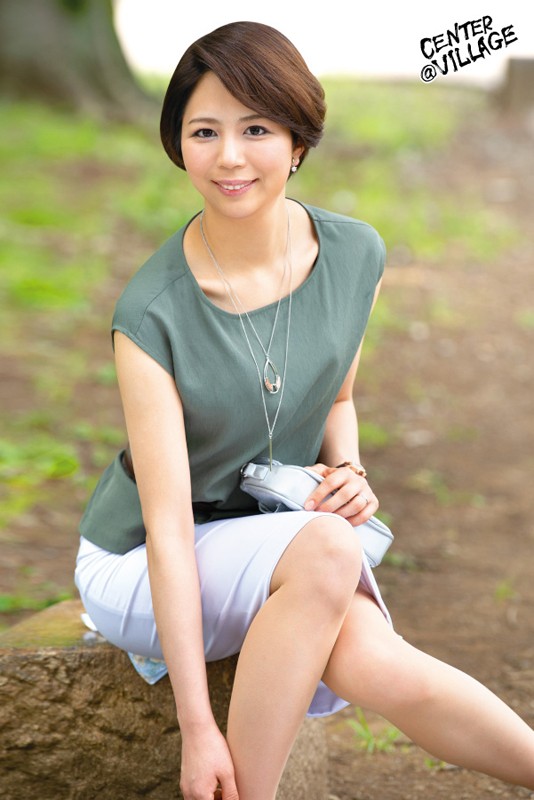 「足/脚」 初撮り人妻ドキュメント 斐川ゆい 『FANZA』