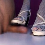 「足/脚」 元祖 本家本元！ 踏まれて叫ぶバカチン野郎！ ちんふみ 『FANZA』