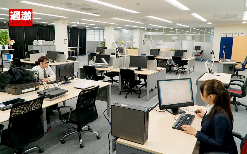 「足/脚」 媚薬が効きすぎて職場アクメ！2 オナニーを我慢できずガニ股...